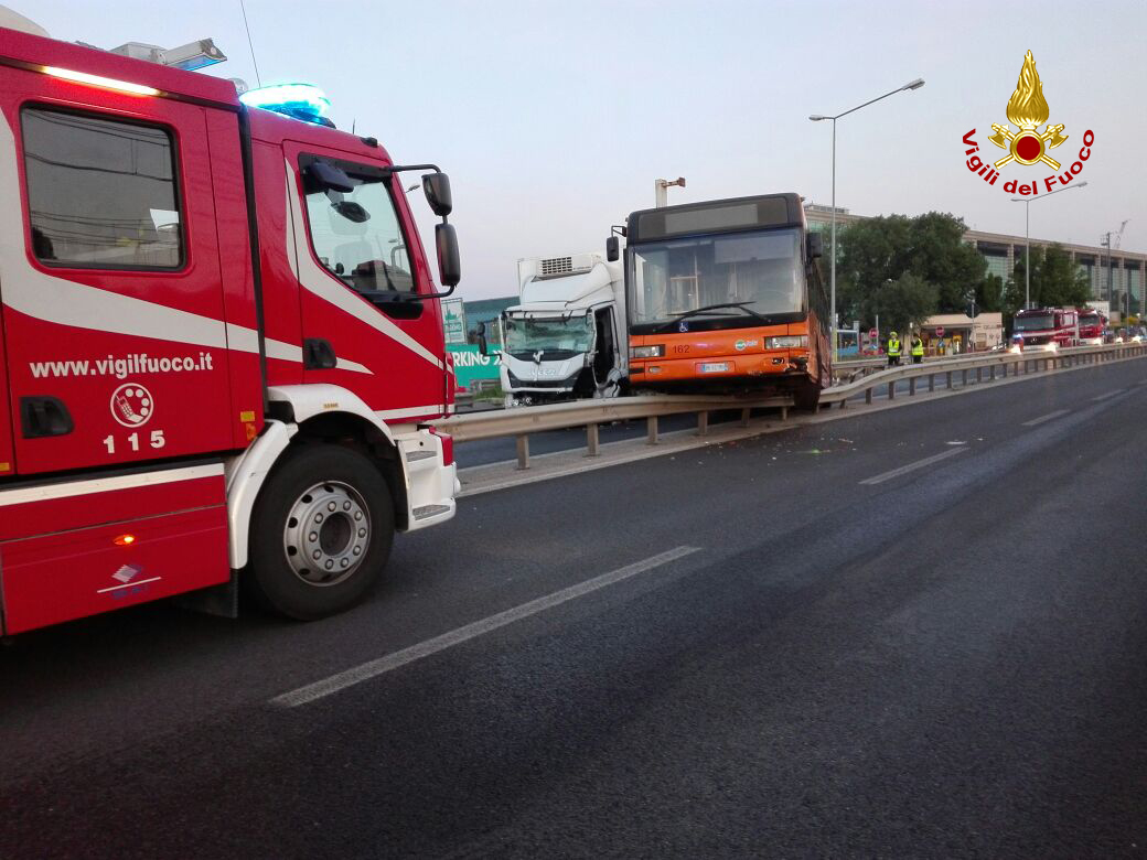 TAMPONAMENTO ALL'ALBA SUL PONTE DELLA LIBERTA': 24 FERITI